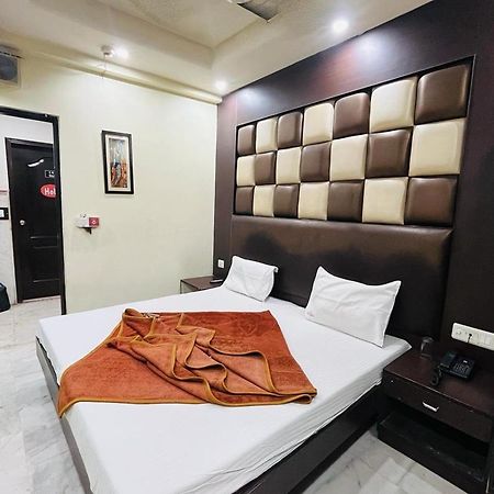 Spot Inn Hostel New Delhi Ngoại thất bức ảnh