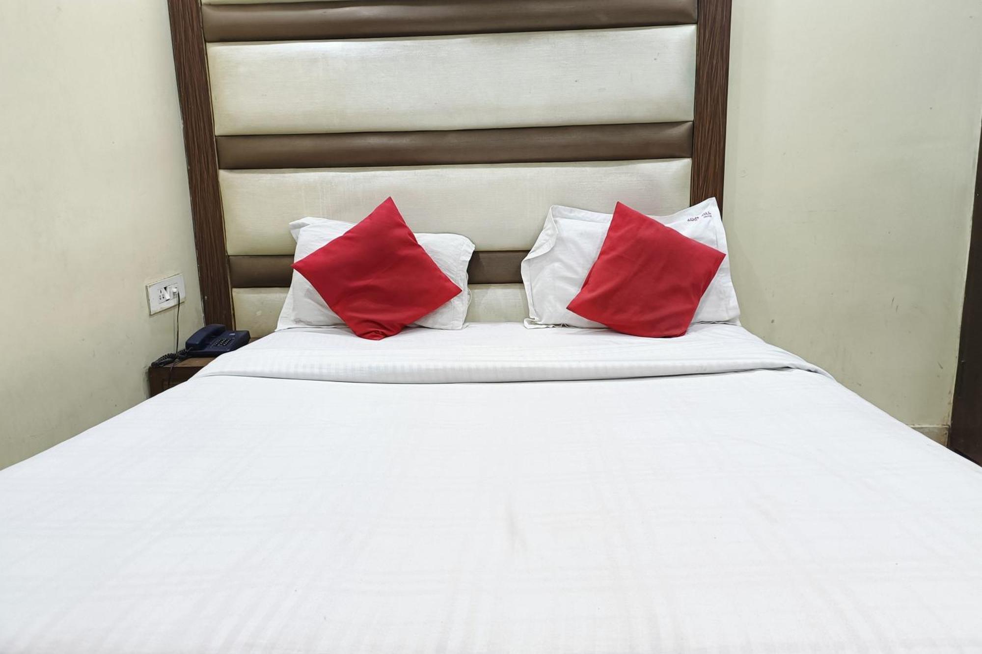 Spot Inn Hostel New Delhi Ngoại thất bức ảnh