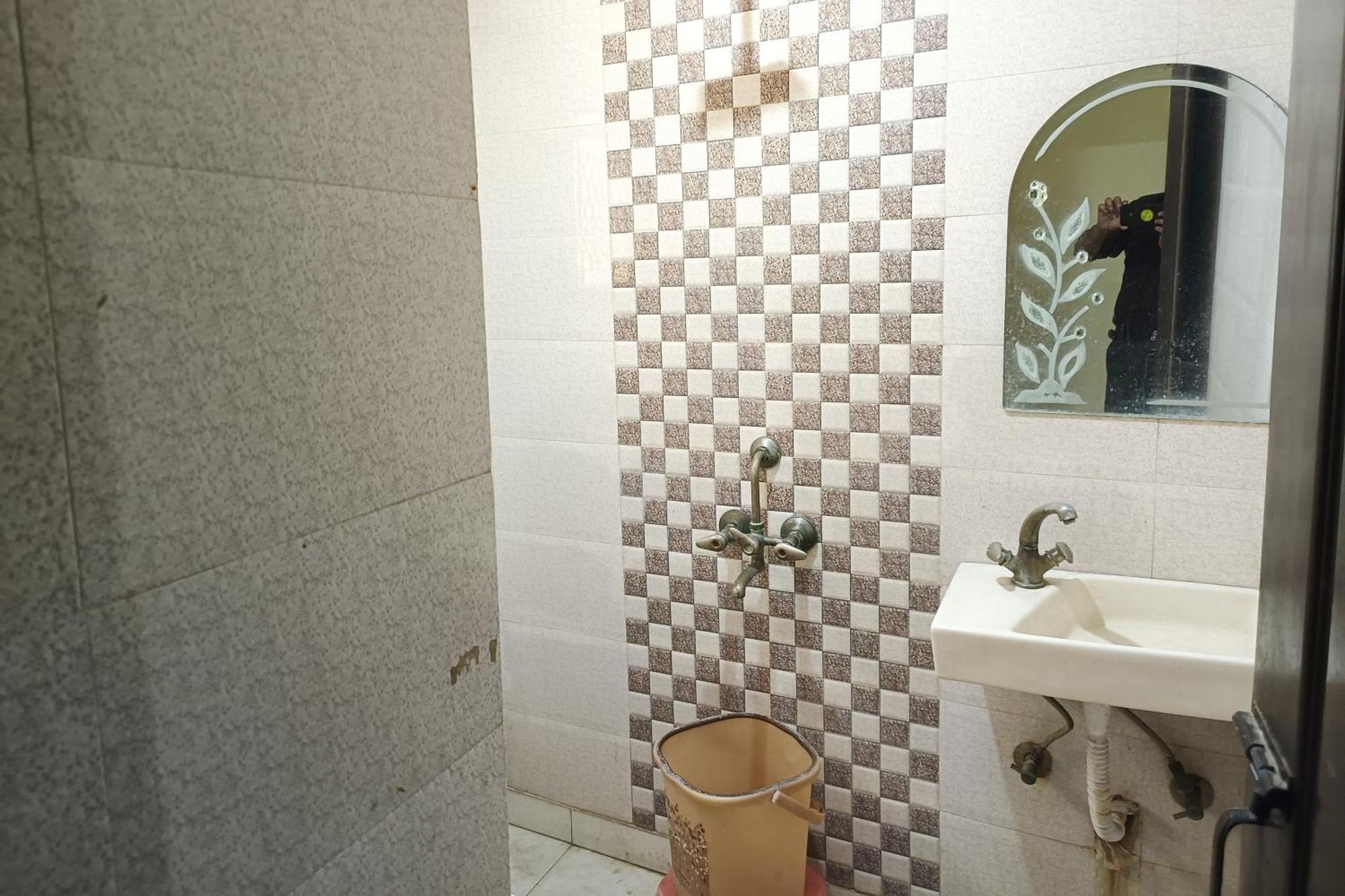 Spot Inn Hostel New Delhi Ngoại thất bức ảnh