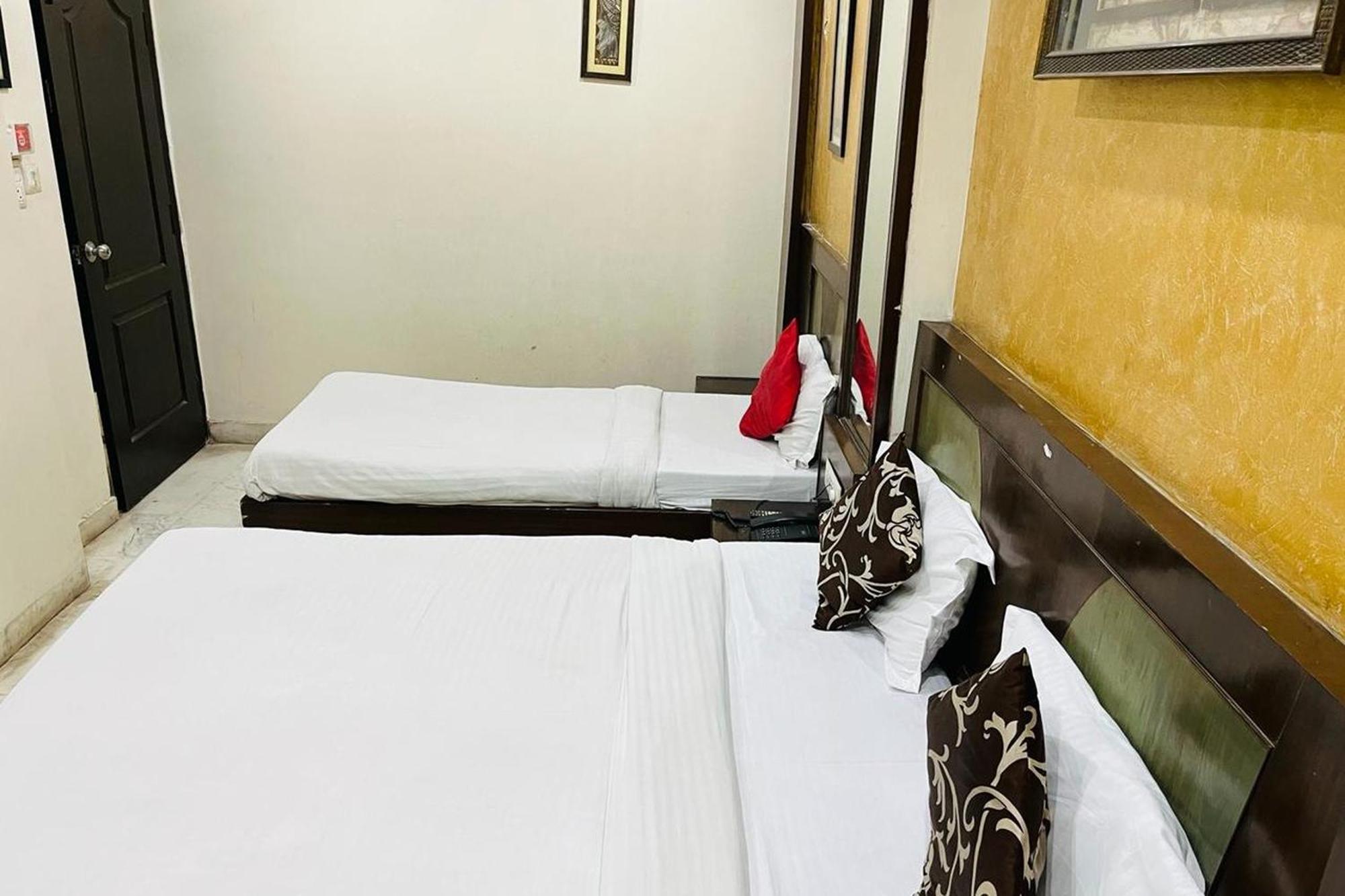 Spot Inn Hostel New Delhi Ngoại thất bức ảnh