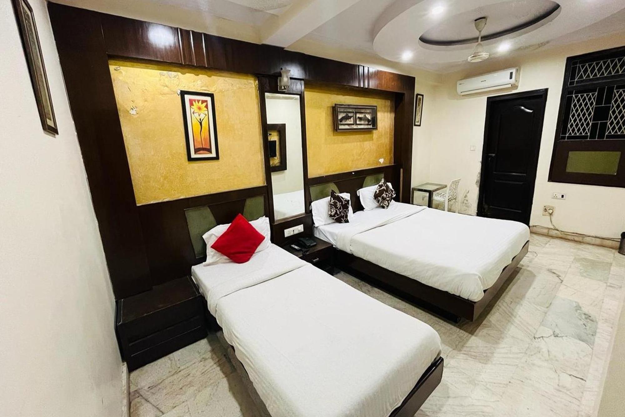 Spot Inn Hostel New Delhi Ngoại thất bức ảnh