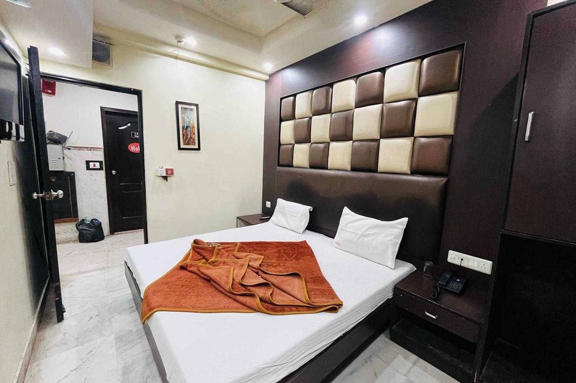 Spot Inn Hostel New Delhi Ngoại thất bức ảnh