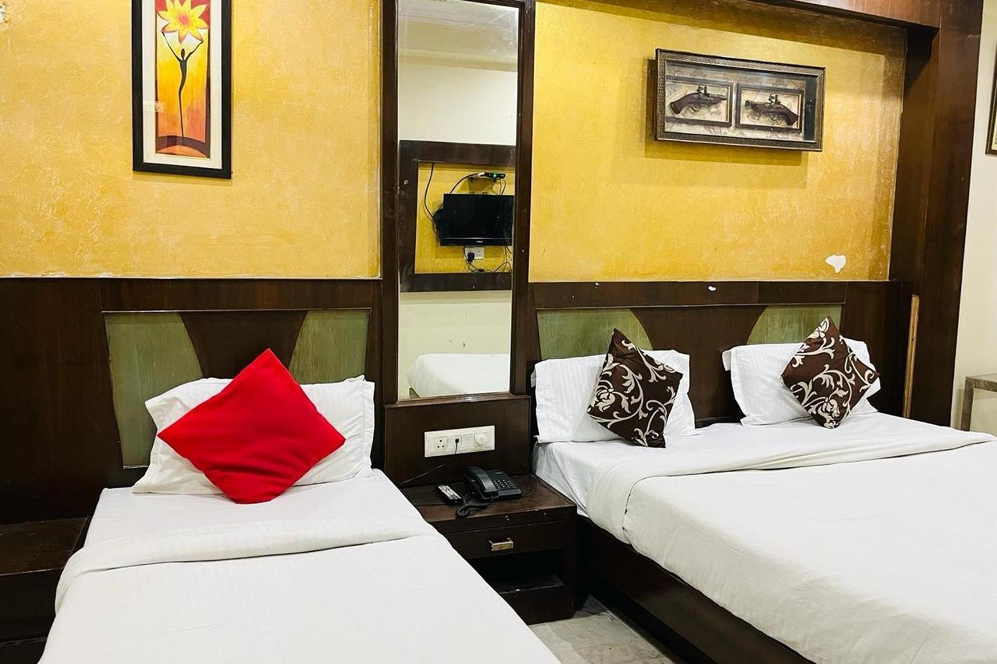 Spot Inn Hostel New Delhi Ngoại thất bức ảnh