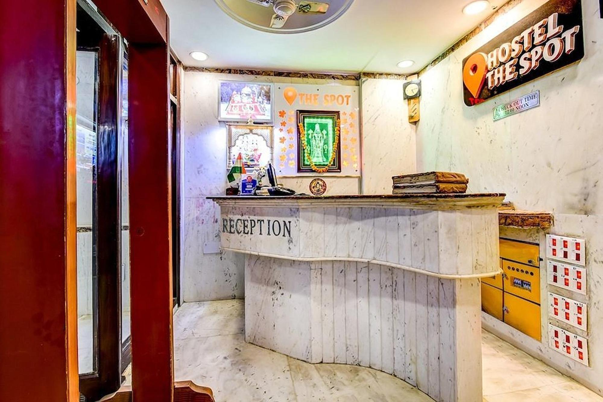 Spot Inn Hostel New Delhi Ngoại thất bức ảnh