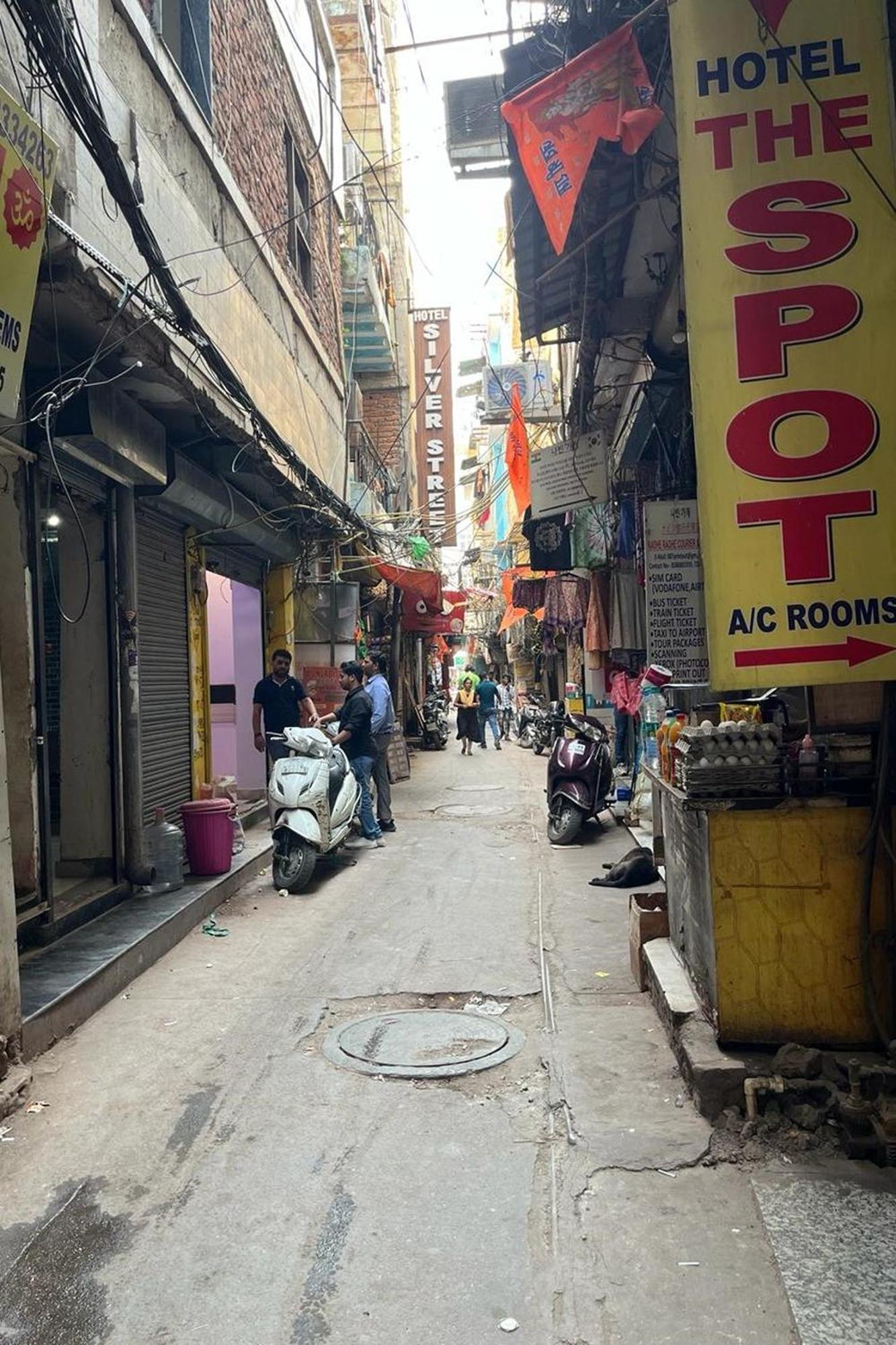 Spot Inn Hostel New Delhi Ngoại thất bức ảnh