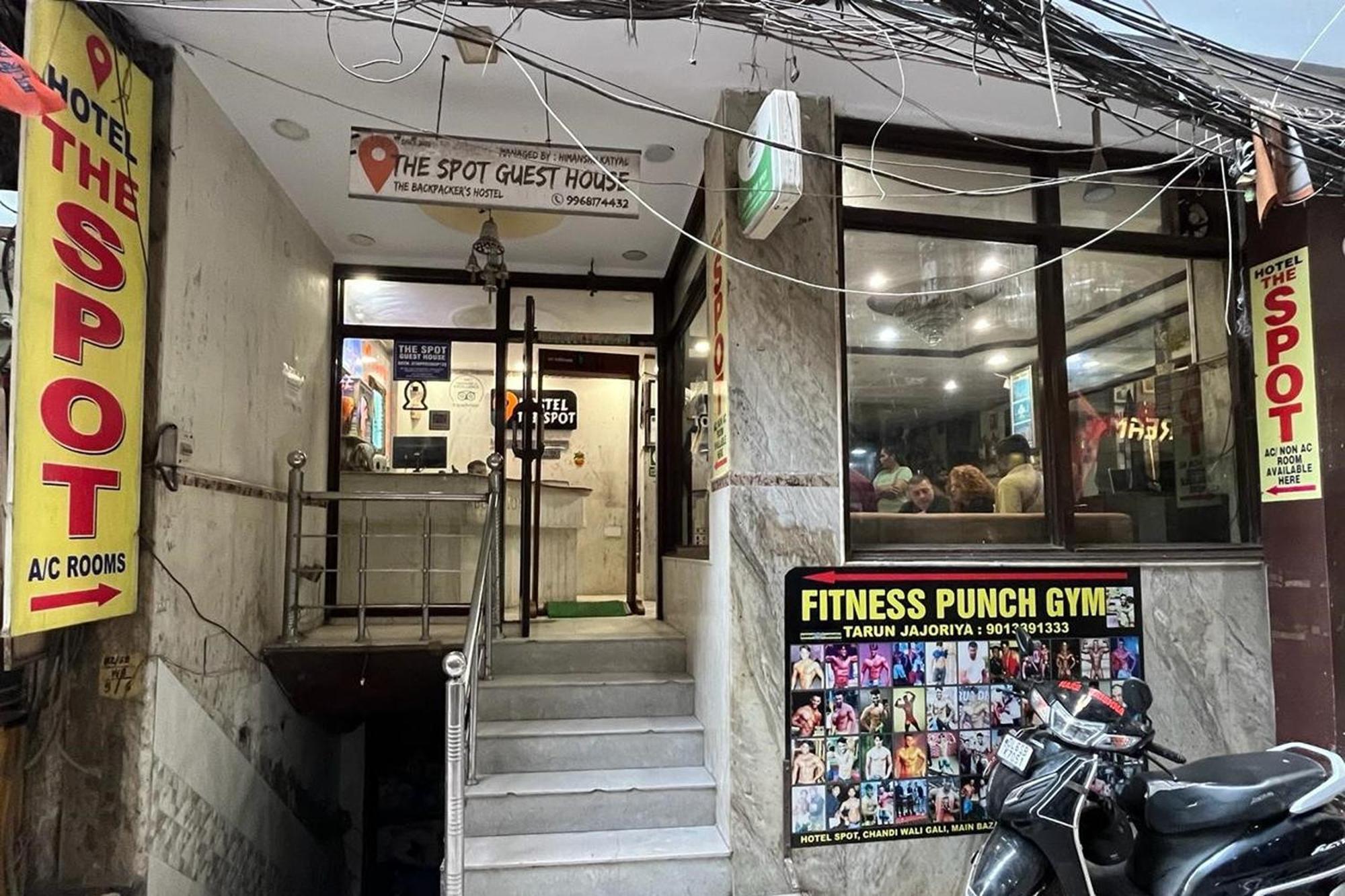 Spot Inn Hostel New Delhi Ngoại thất bức ảnh