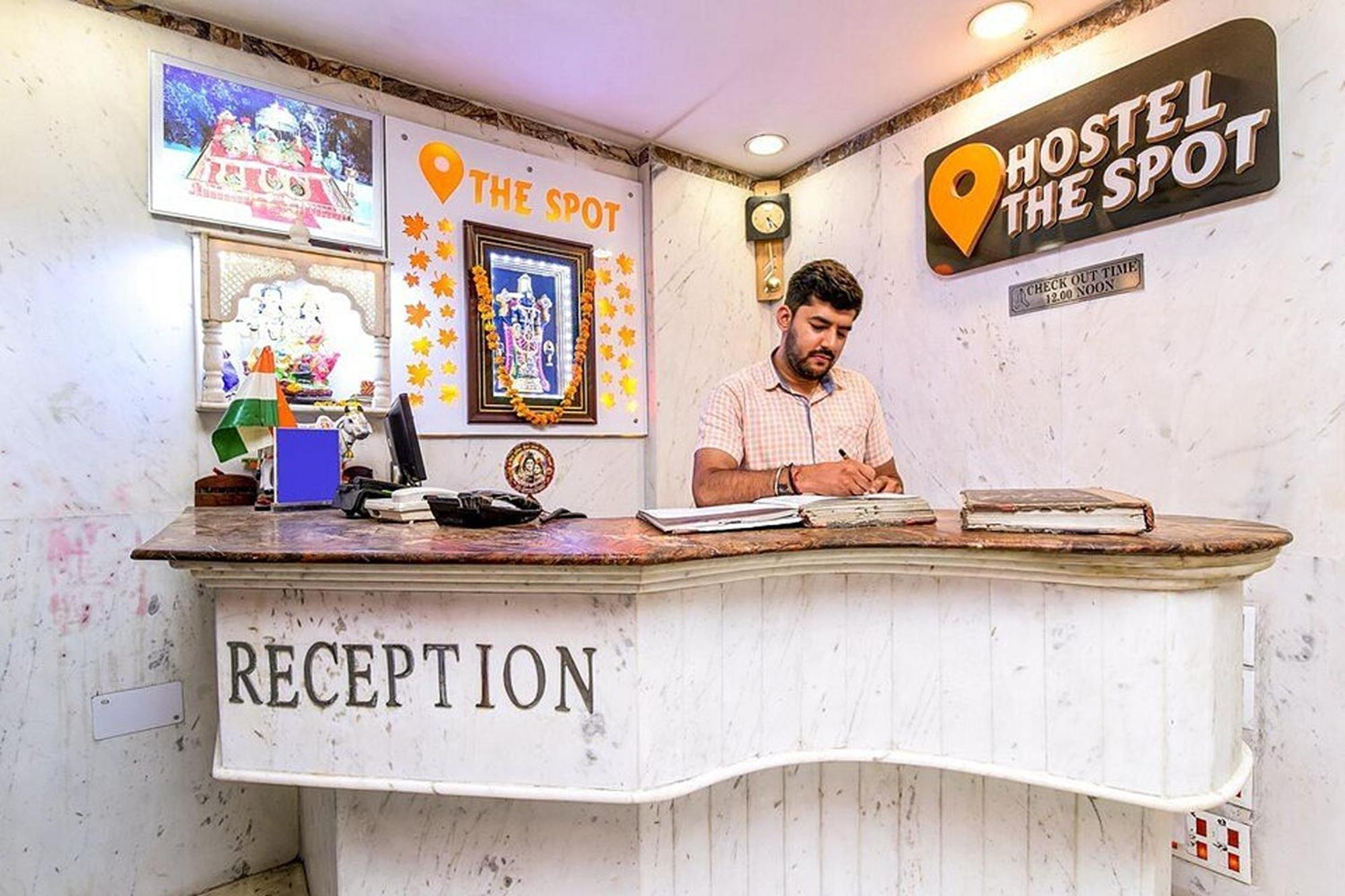Spot Inn Hostel New Delhi Ngoại thất bức ảnh