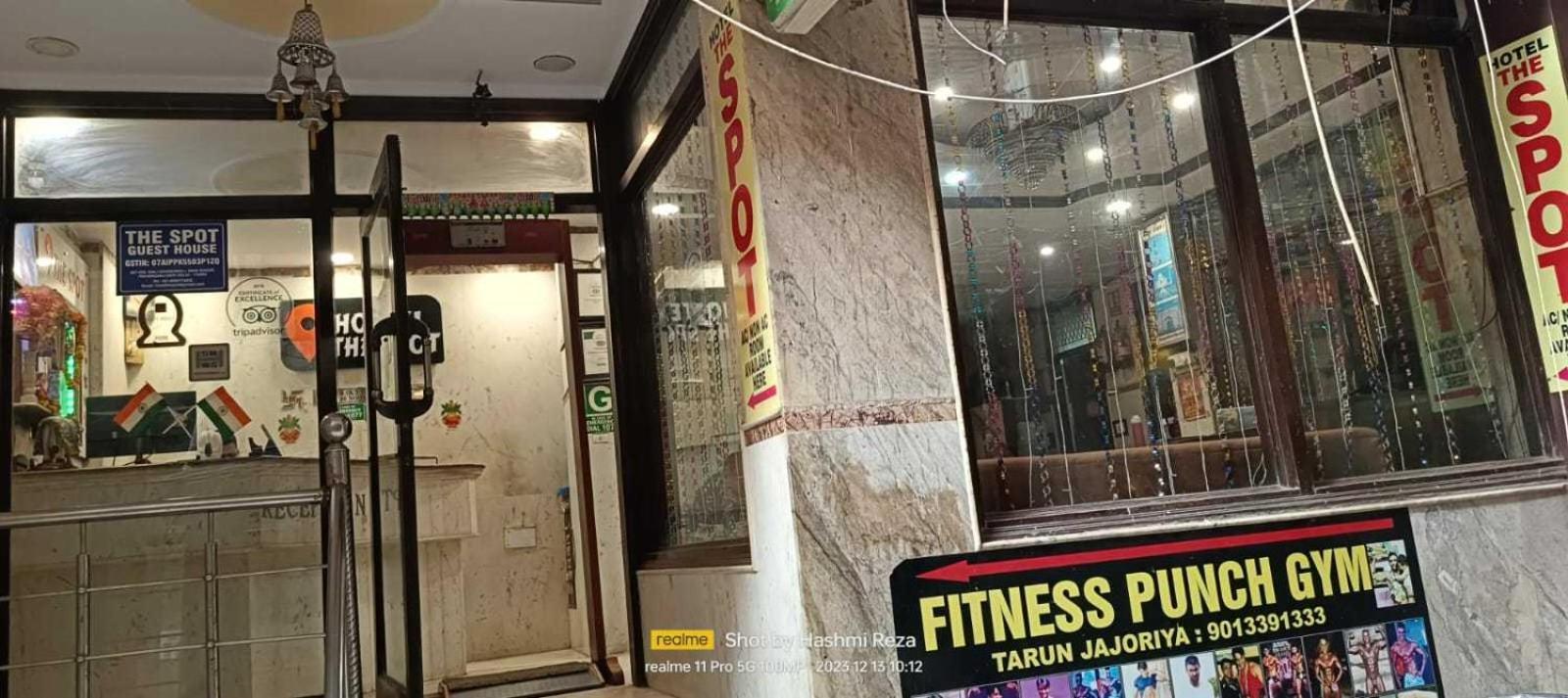 Spot Inn Hostel New Delhi Ngoại thất bức ảnh