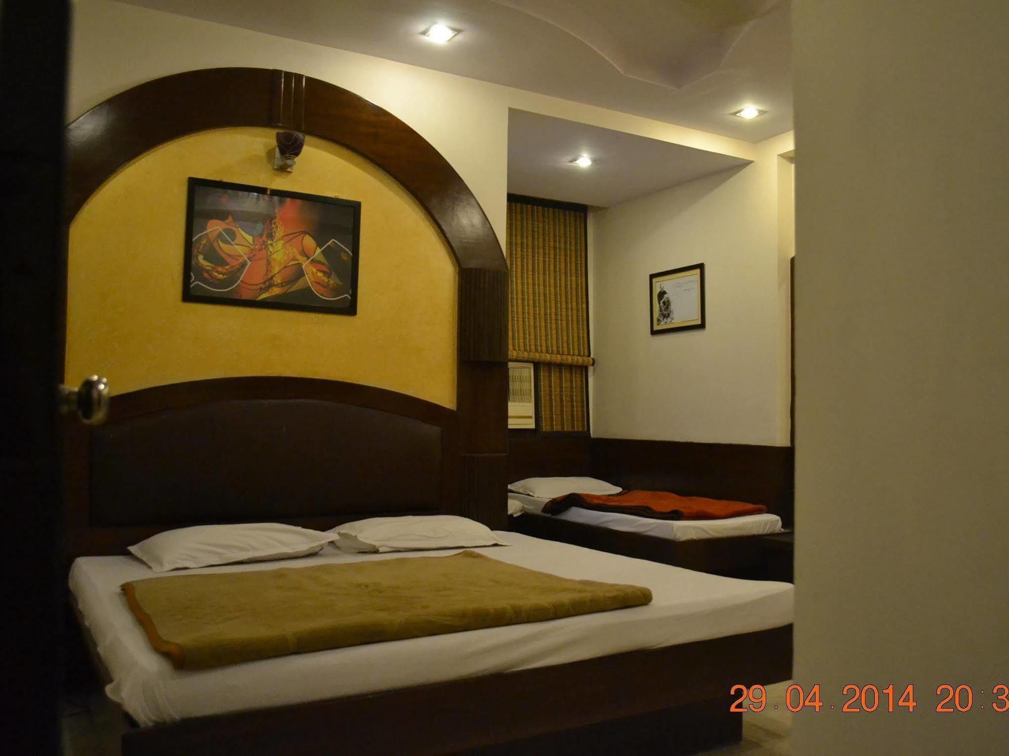 Spot Inn Hostel New Delhi Ngoại thất bức ảnh