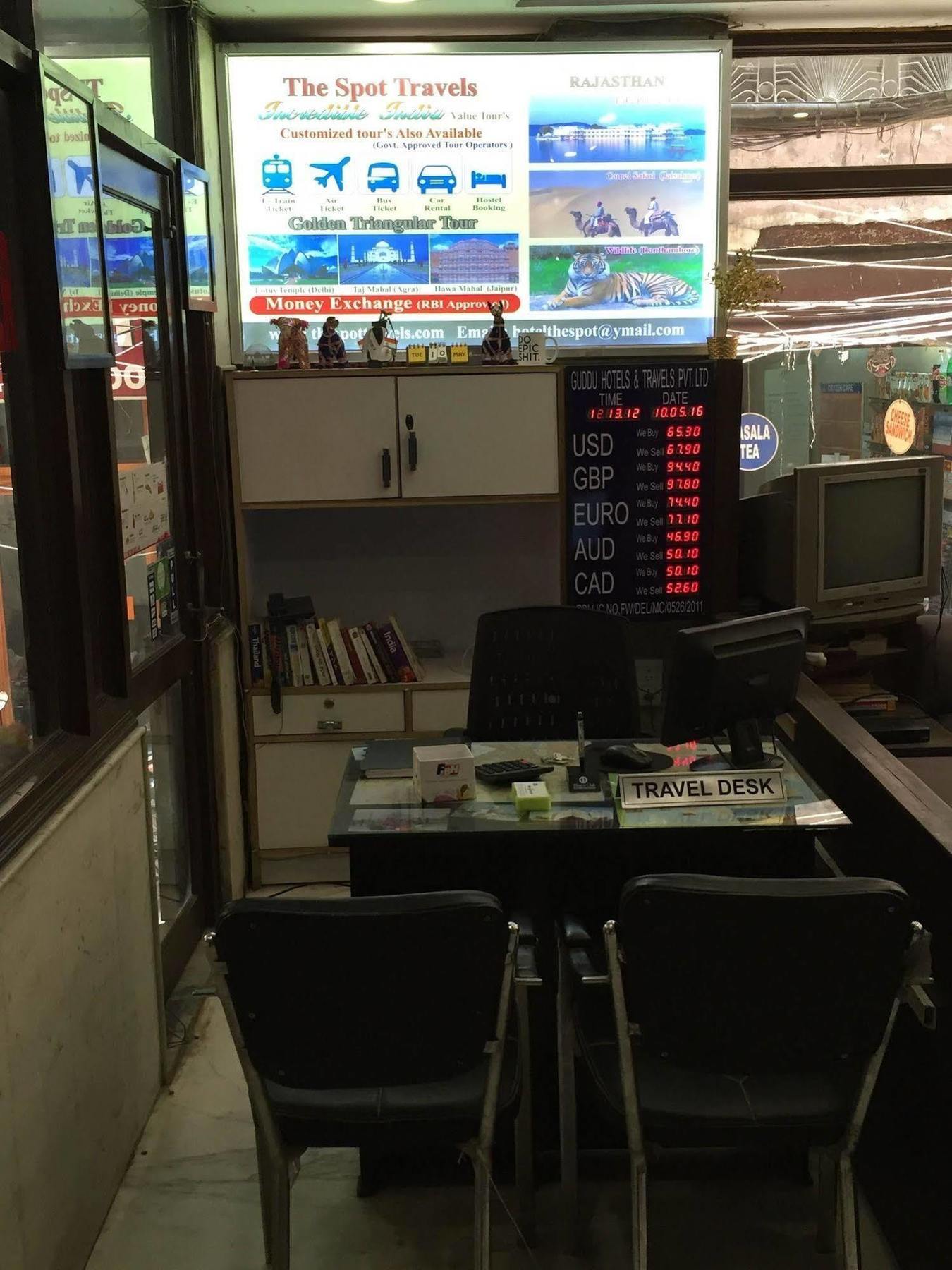 Spot Inn Hostel New Delhi Ngoại thất bức ảnh
